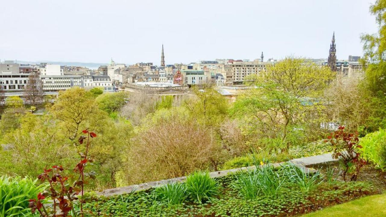 Ramsay Gardens - Grand 4-Bedroom Apartment Next To Castle Edimburgo Exterior foto