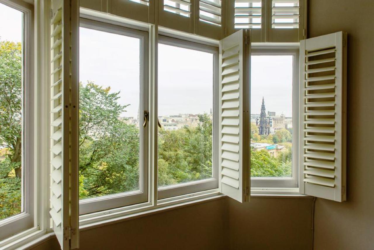 Ramsay Gardens - Grand 4-Bedroom Apartment Next To Castle Edimburgo Exterior foto