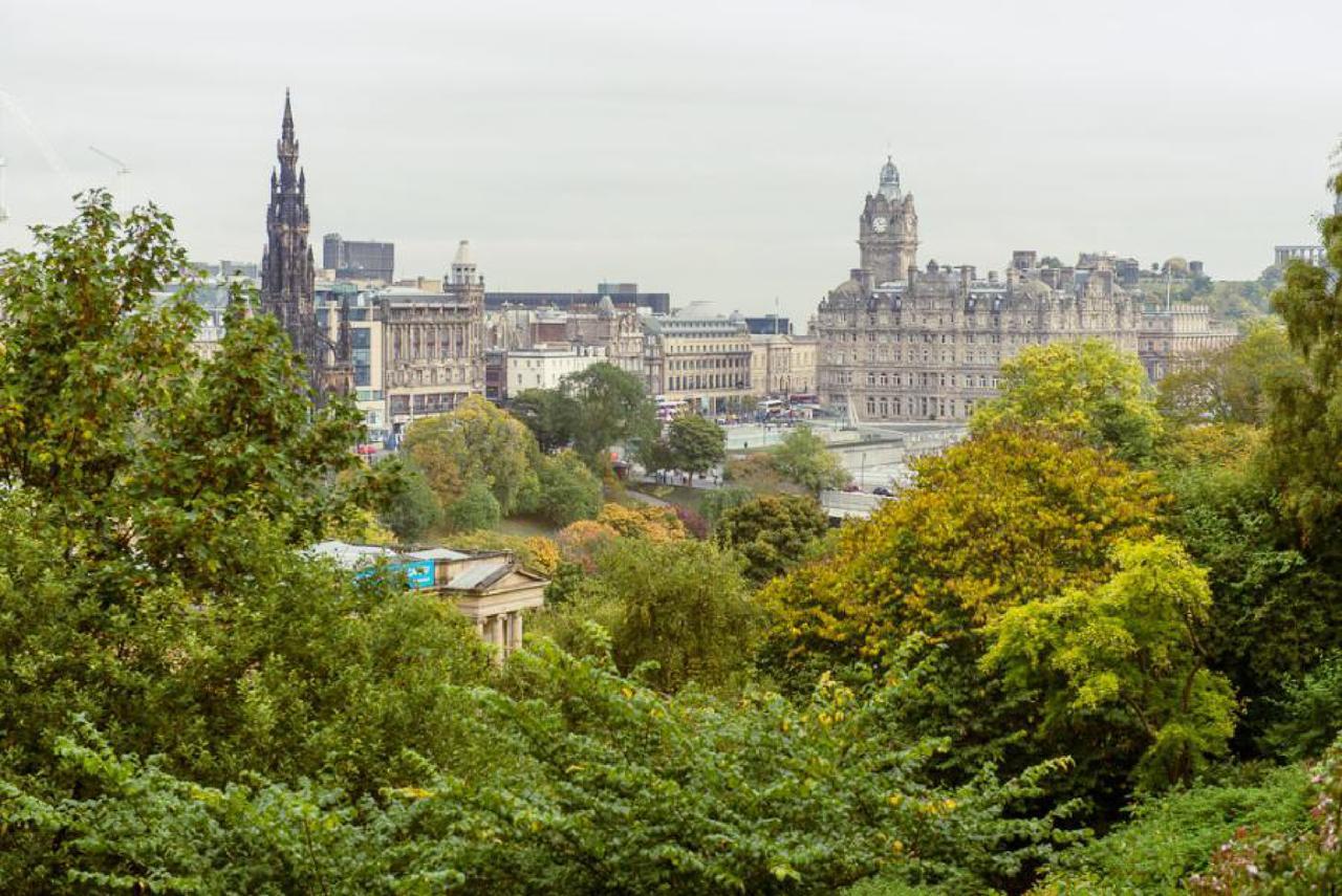 Ramsay Gardens - Grand 4-Bedroom Apartment Next To Castle Edimburgo Exterior foto